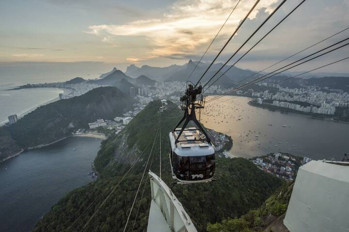 Diesen Ausblick kannst während der Fahrt mit der Seilbahn auf den Zuckerhut genießen Seilbahn Zuckerhut Rio
