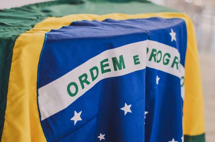 Ganze fünf Weltmeistertitel konnte sich die brasilianische Nationalmannschaft bis heute sichern Brasilien Flagge